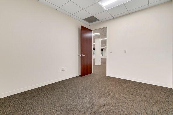 106 Catoctin Cir SE, Leesburg, VA 20175